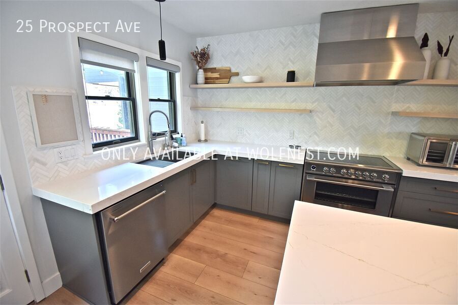 Gorgeous 2 Bed Park City Home! No Deposit Option! property image