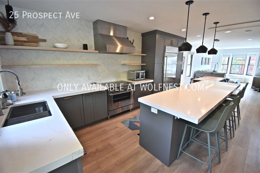 Gorgeous 2 Bed Park City Home! No Deposit Option! property image