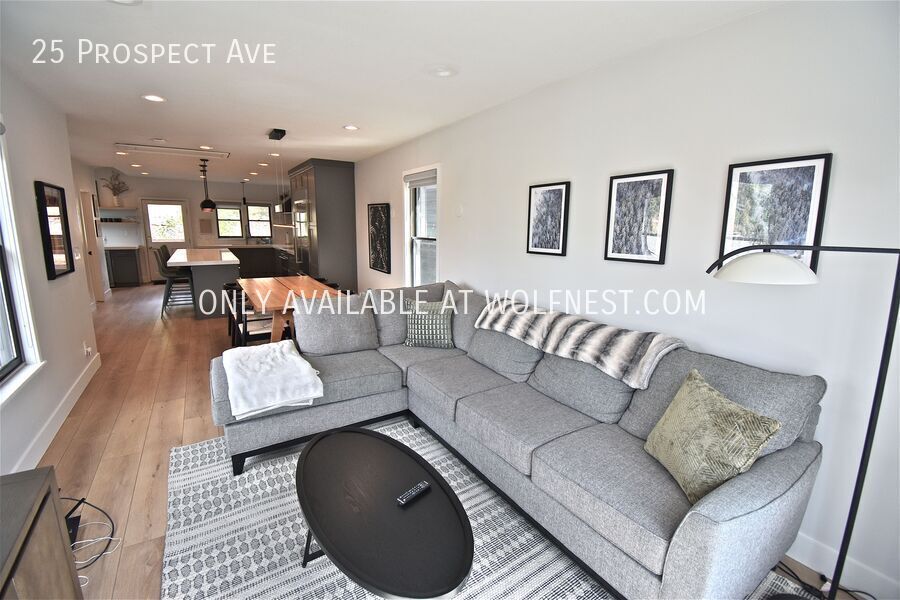 Gorgeous 2 Bed Park City Home! No Deposit Option! property image