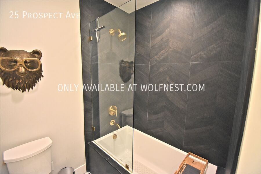 Gorgeous 2 Bed Park City Home! No Deposit Option! property image