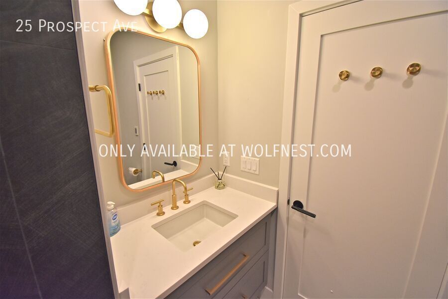 Gorgeous 2 Bed Park City Home! No Deposit Option! property image