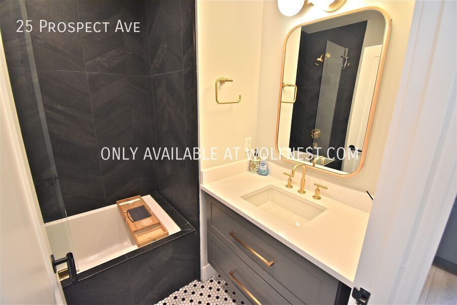 Gorgeous 2 Bed Park City Home! No Deposit Option! property image