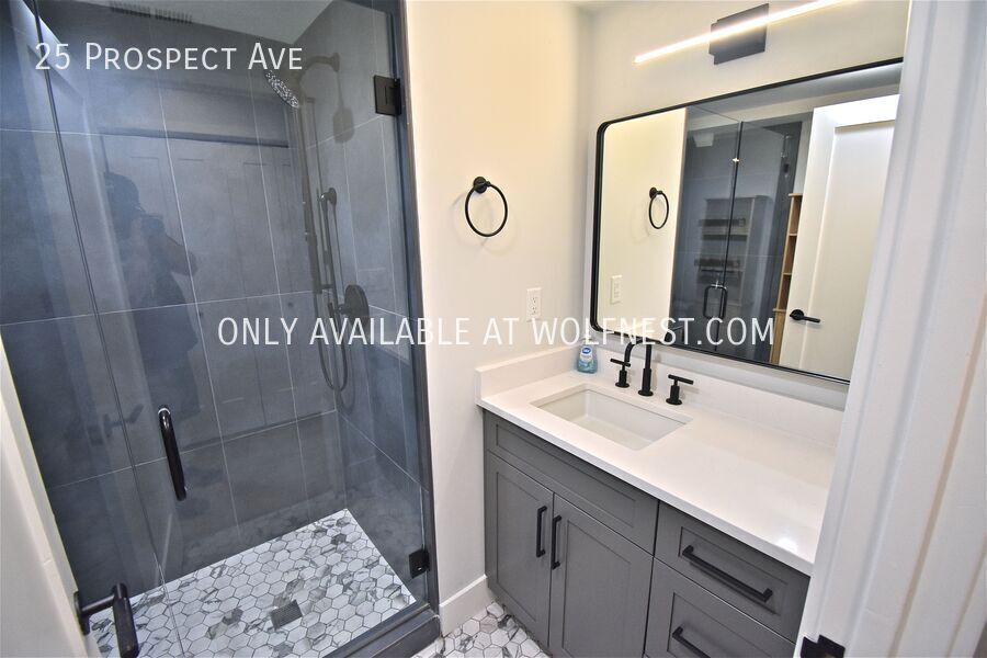 Gorgeous 2 Bed Park City Home! No Deposit Option! property image