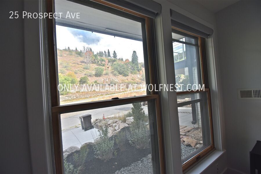 Gorgeous 2 Bed Park City Home! No Deposit Option! property image