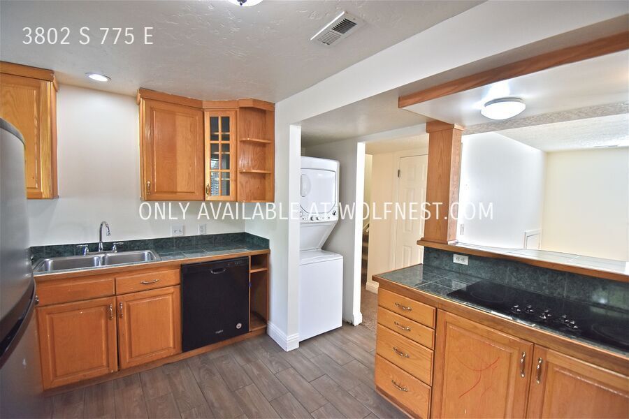 Beautiful 3 Bed Millcreek Bsmt Unit! No Deposit Option! property image