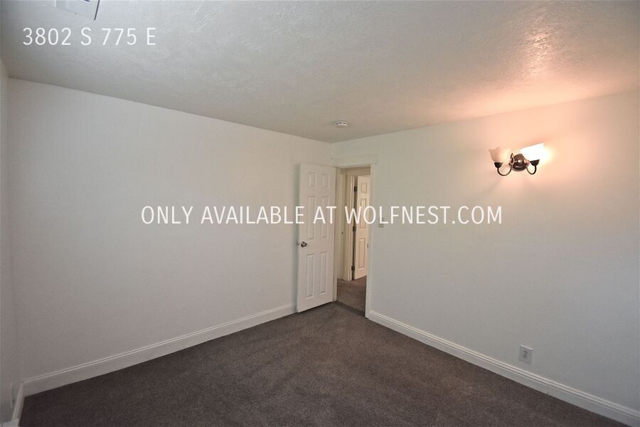 Beautiful 3 Bed Millcreek Bsmt Unit! No Deposit Option! property image