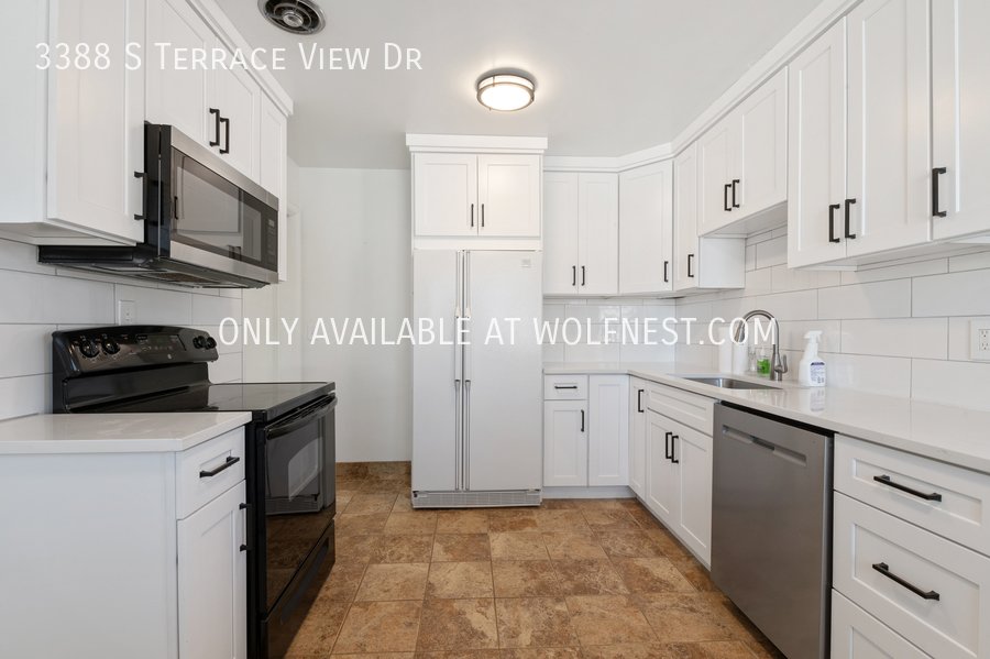 Stunning 4 Bedroom Millcreek Home! property image