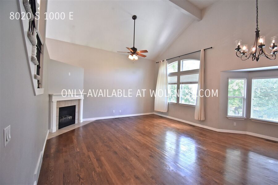 Gorgeous 4 Bedroom Sandy Home! property image