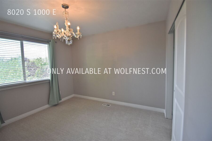 Gorgeous 4 Bedroom Sandy Home! property image