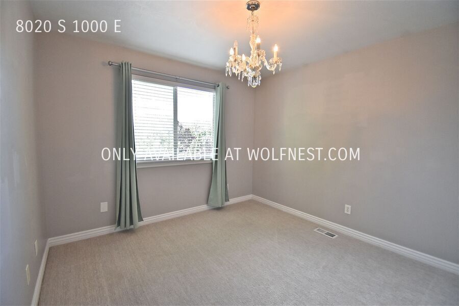 Gorgeous 4 Bedroom Sandy Home! property image