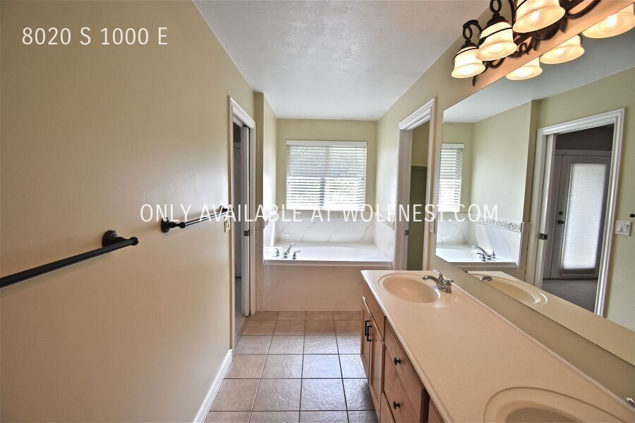 Gorgeous 4 Bedroom Sandy Home! property image