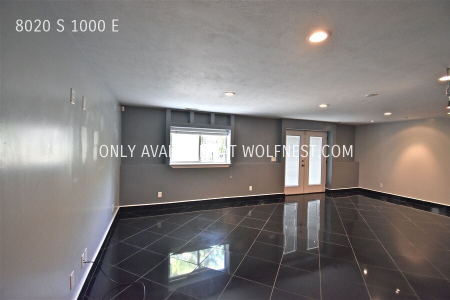 Gorgeous 4 Bedroom Sandy Home! property image