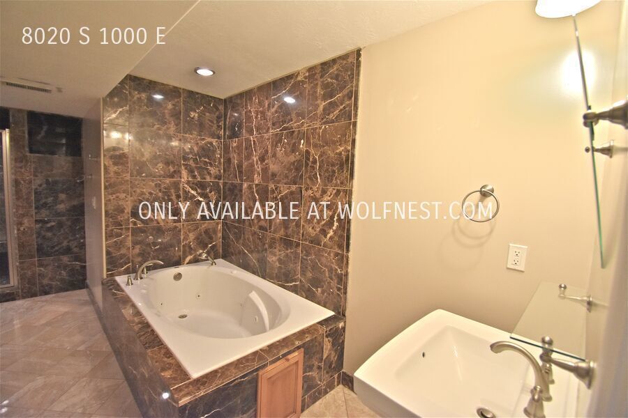 Gorgeous 4 Bedroom Sandy Home! property image