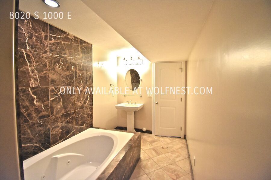 Gorgeous 4 Bedroom Sandy Home! property image