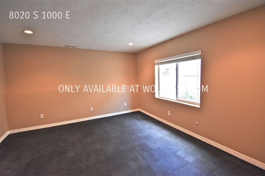 Gorgeous 4 Bedroom Sandy Home! property image