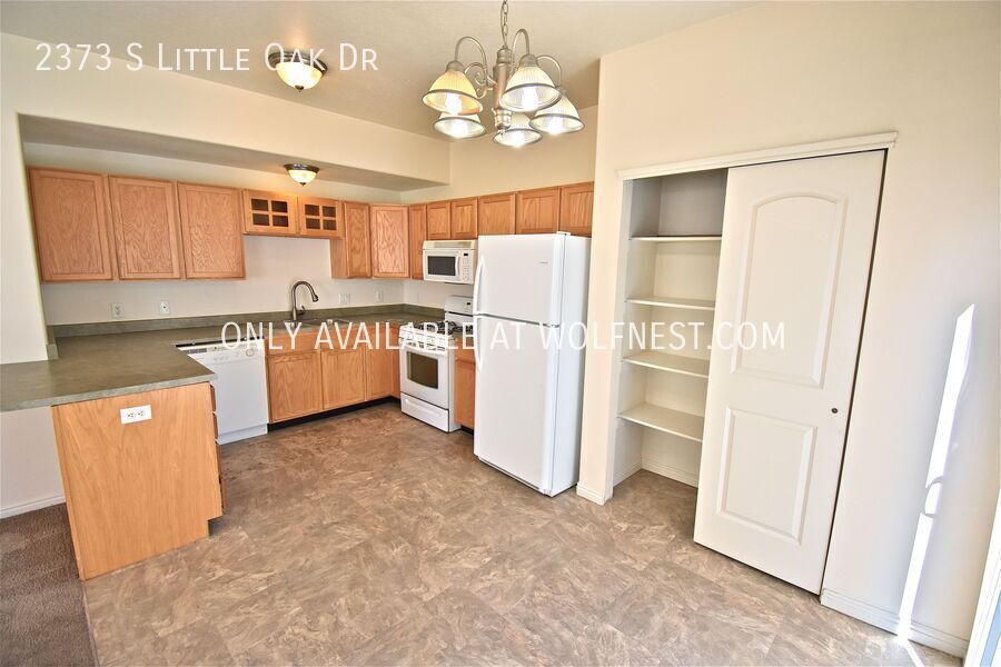 Lovely 3 Bed West Valley Townhome! No Deposit Option! property image
