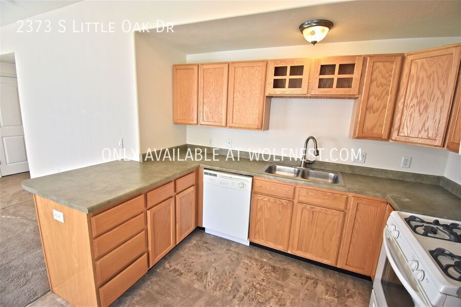 Lovely 3 Bed West Valley Townhome! No Deposit Option! property image