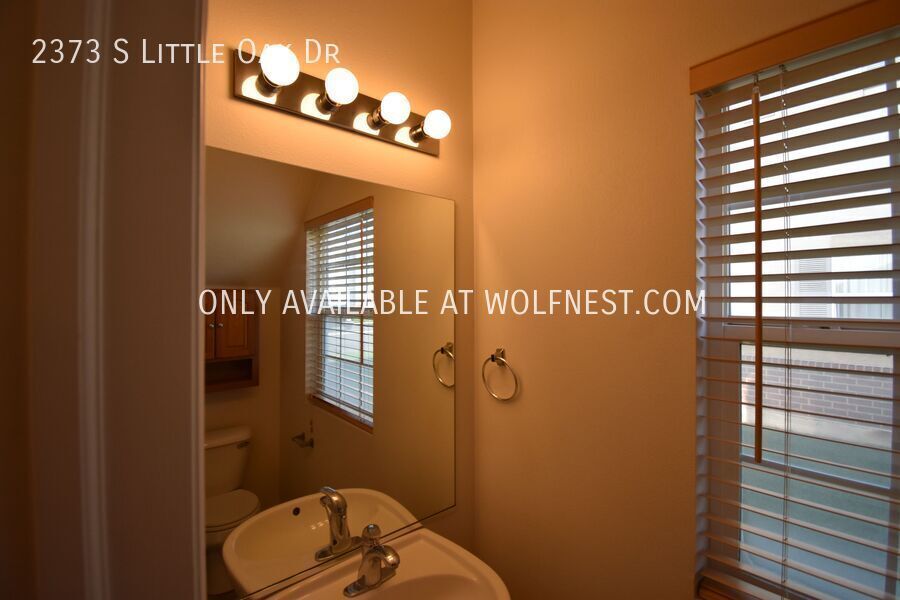 Lovely 3 Bed West Valley Townhome! No Deposit Option! property image