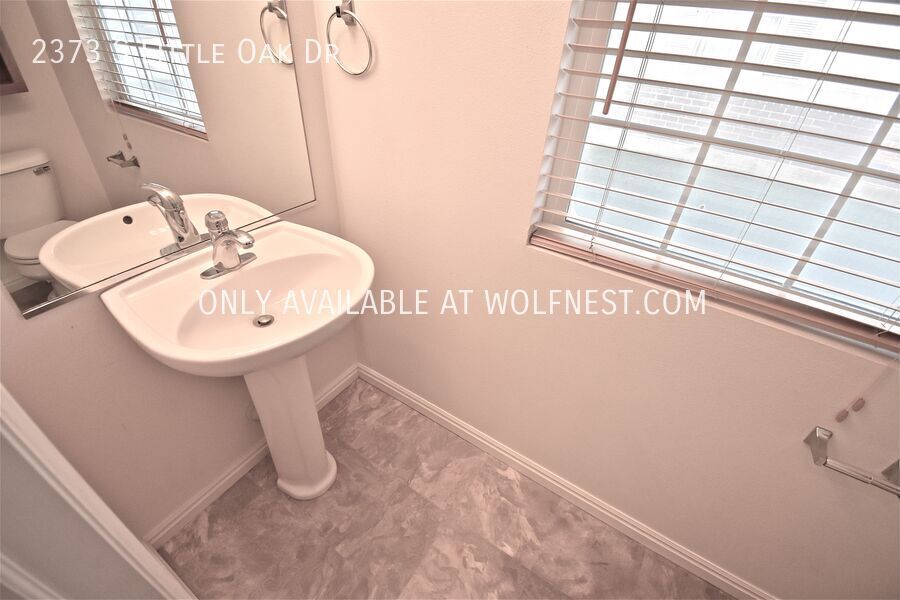 Lovely 3 Bed West Valley Townhome! No Deposit Option! property image