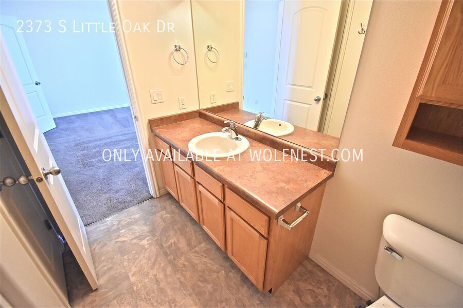 Lovely 3 Bed West Valley Townhome! No Deposit Option! property image