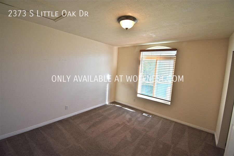Lovely 3 Bed West Valley Townhome! No Deposit Option! property image