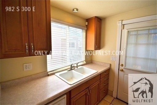 Beautiful 3 Bed Downtown Home! No Deposit Option! property image