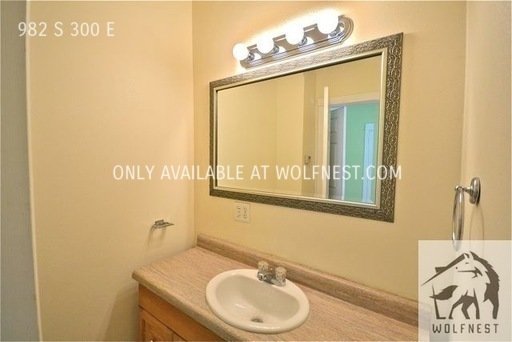 Beautiful 3 Bed Downtown Home! No Deposit Option! property image