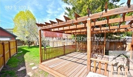 Beautiful 3 Bed Downtown Home! No Deposit Option! property image