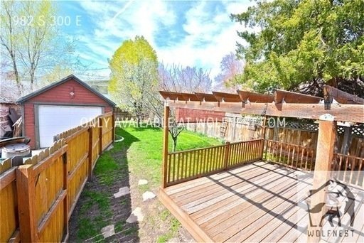 Beautiful 3 Bed Downtown Home! No Deposit Option! property image