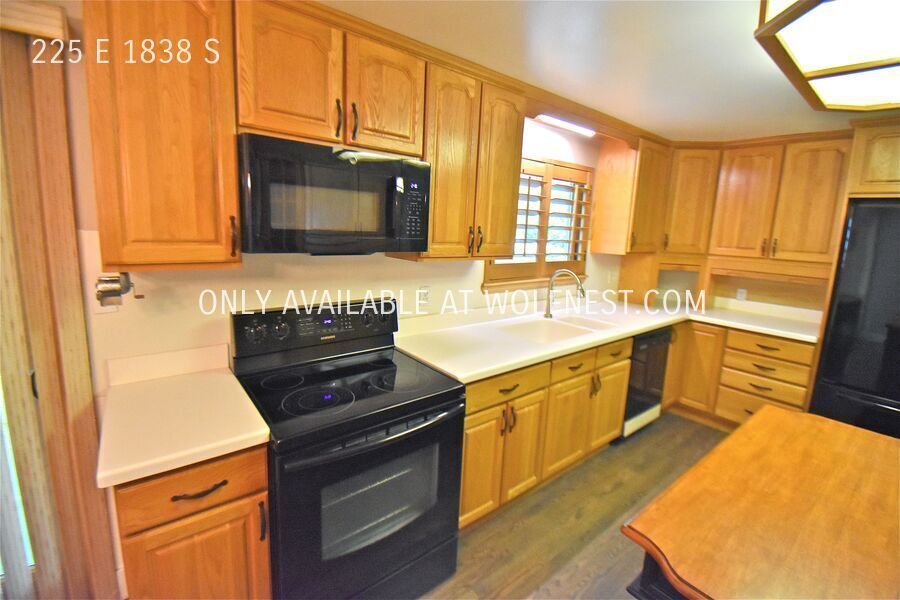 Lovely 4 Bed Orem Home! No Deposit Option! property image