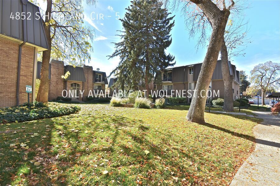 Beautiful 2 Bed Holladay Condo! No Deposit Option! property image