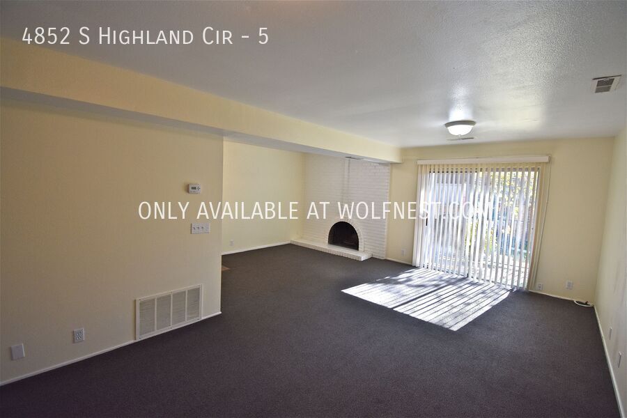 Beautiful 2 Bed Holladay Condo! No Deposit Option! property image