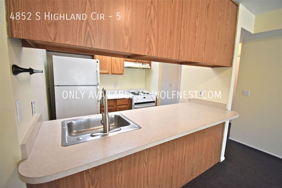 Beautiful 2 Bed Holladay Condo! No Deposit Option! property image