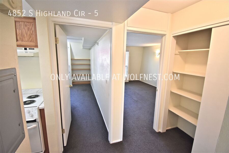 Beautiful 2 Bed Holladay Condo! No Deposit Option! property image