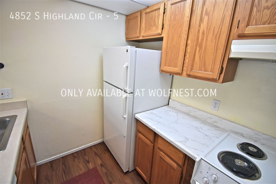 Beautiful 2 Bed Holladay Condo! No Deposit Option! property image