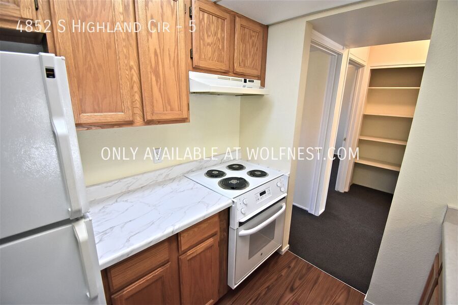 Beautiful 2 Bed Holladay Condo! No Deposit Option! property image