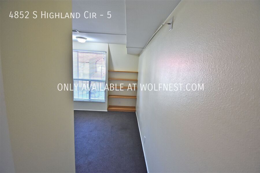 Beautiful 2 Bed Holladay Condo! No Deposit Option! property image