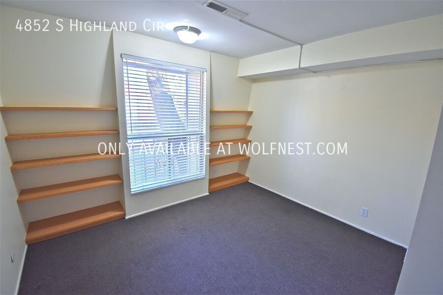 Beautiful 2 Bed Holladay Condo! No Deposit Option! property image