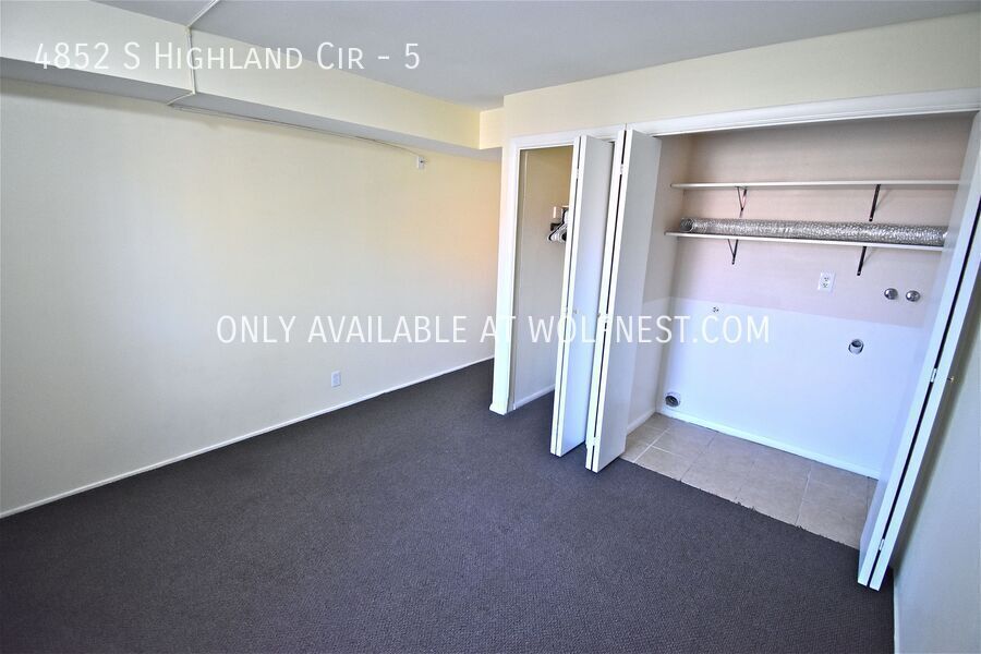 Beautiful 2 Bed Holladay Condo! No Deposit Option! property image