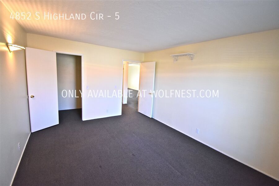 Beautiful 2 Bed Holladay Condo! No Deposit Option! property image