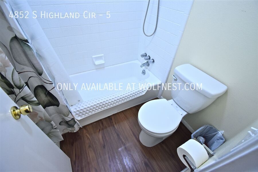 Beautiful 2 Bed Holladay Condo! No Deposit Option! property image