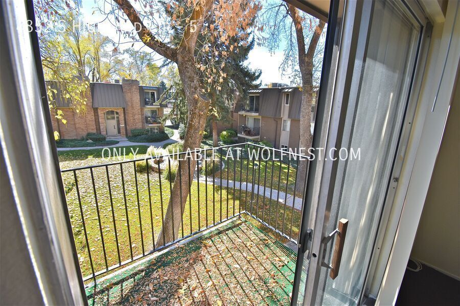 Beautiful 2 Bed Holladay Condo! No Deposit Option! property image