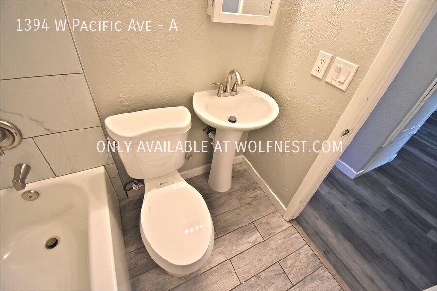 Remodeled 2 Bed Salt Lake Unit! No Deposit Option! property image