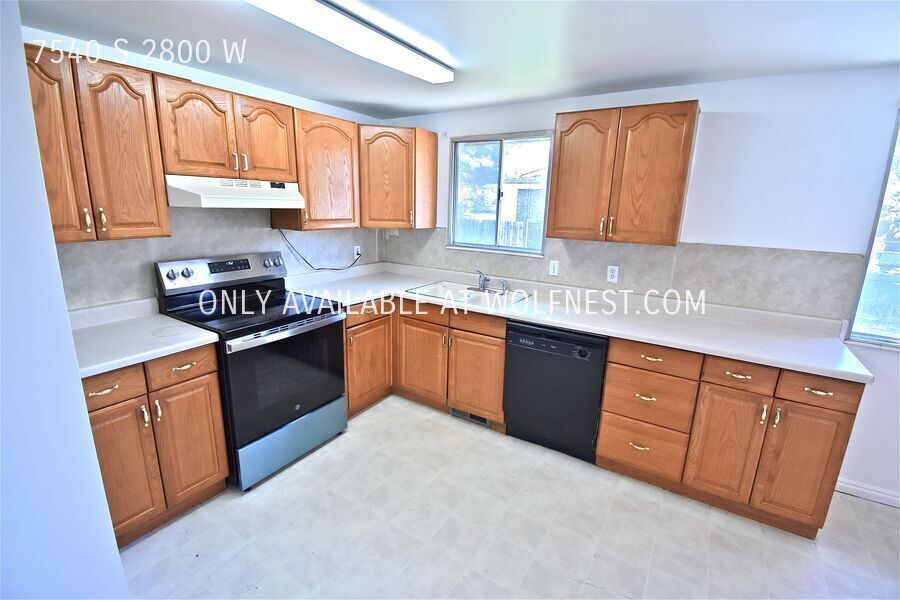 No Deposit Option! Lovely 4 Bedroom West Jordan Home! property image