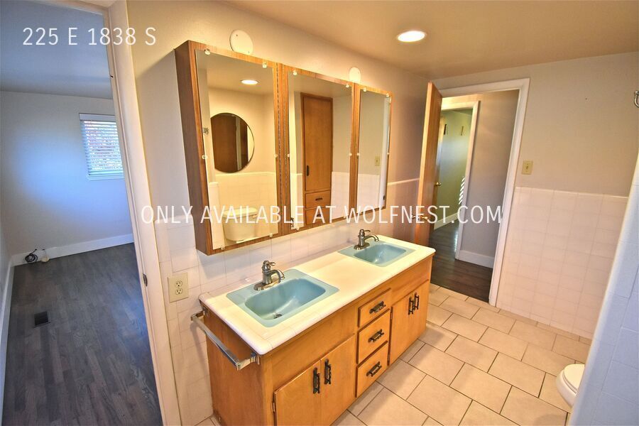 Lovely 4 Bed Orem Home! No Deposit Option! property image