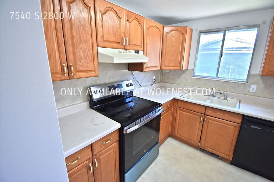 No Deposit Option! Lovely 4 Bedroom West Jordan Home! property image