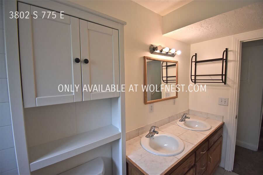 Beautiful 3 Bed Millcreek Bsmt Unit! No Deposit Option! property image