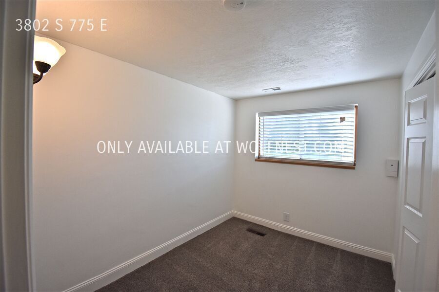 Beautiful 3 Bed Millcreek Bsmt Unit! No Deposit Option! property image