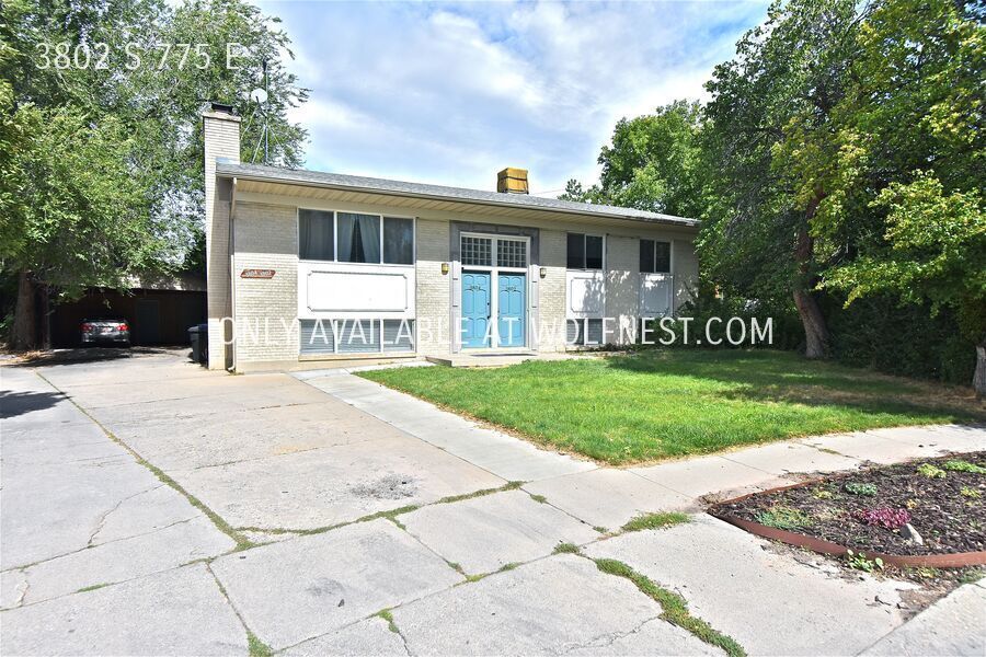 Beautiful 3 Bed Millcreek Bsmt Unit! No Deposit Option! property image