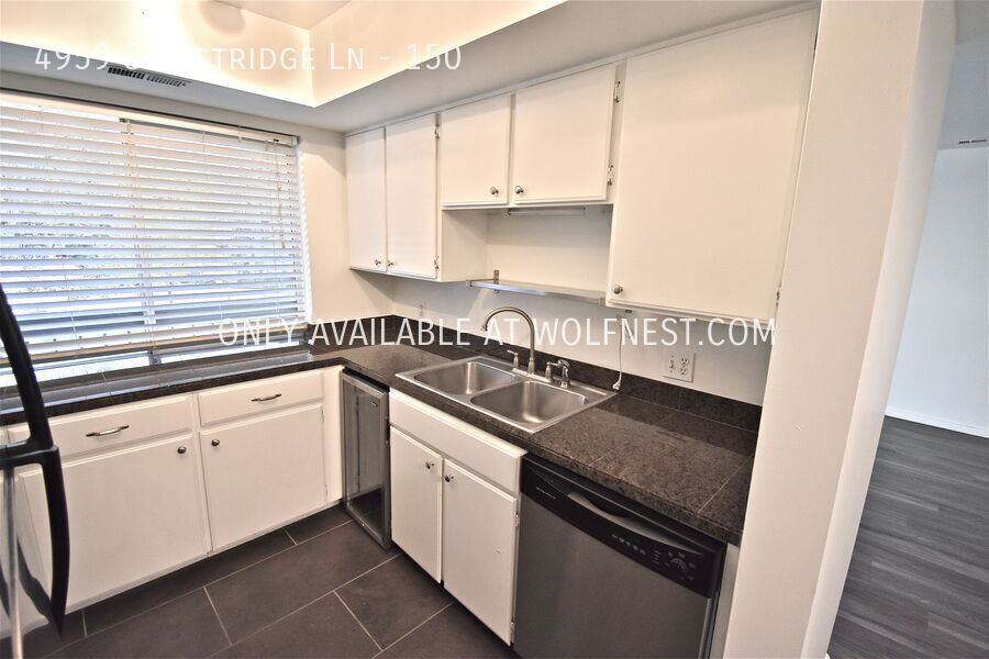 Gorgeous 2 Bed Murray Condo! No Deposit Option! property image